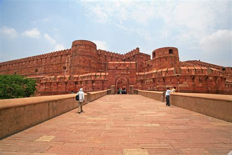 agra fort location.